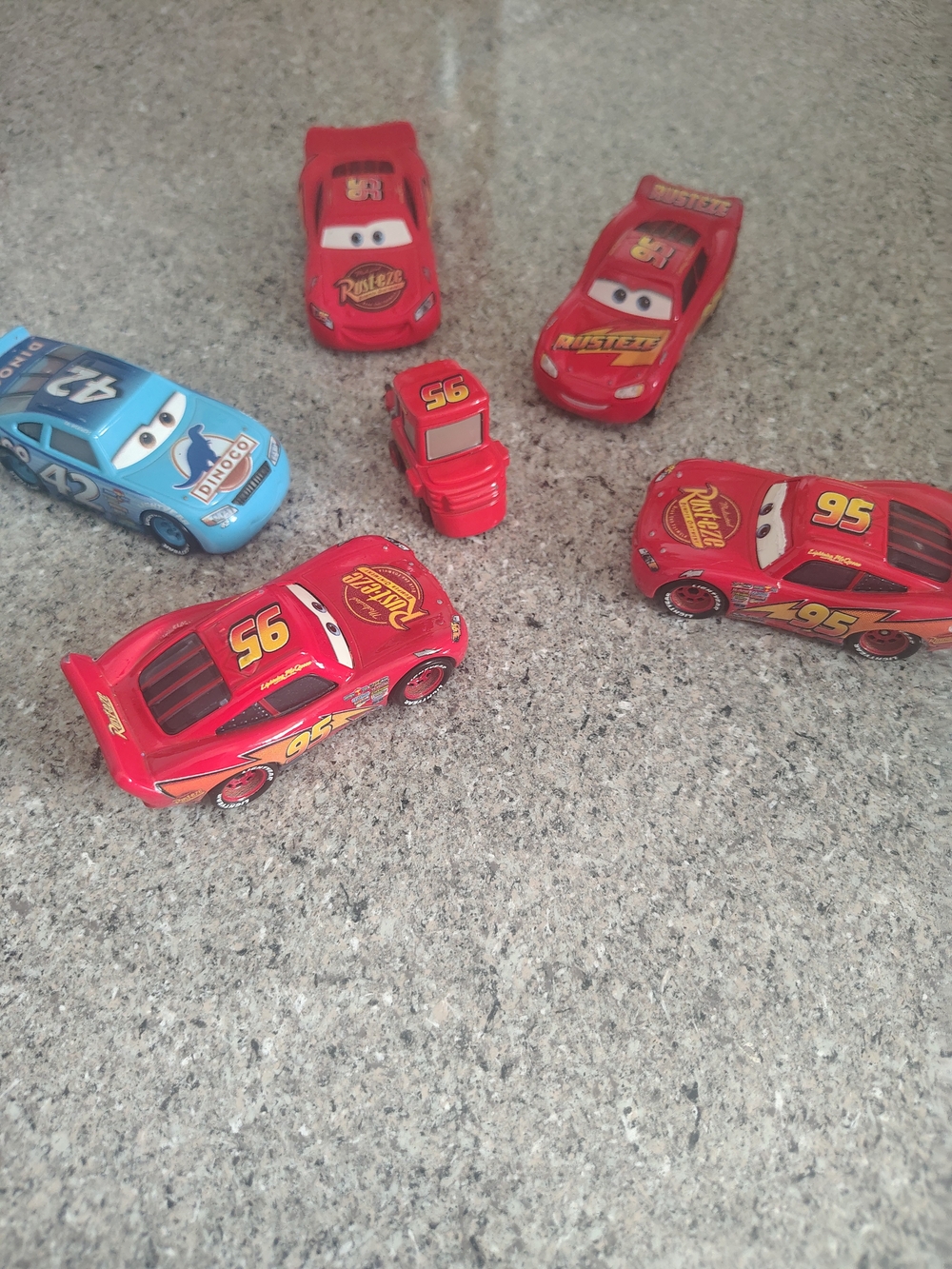 Dysney Pixar Red Lightning McQueen Collectibles Toy Car Packable Racing Vehicle
